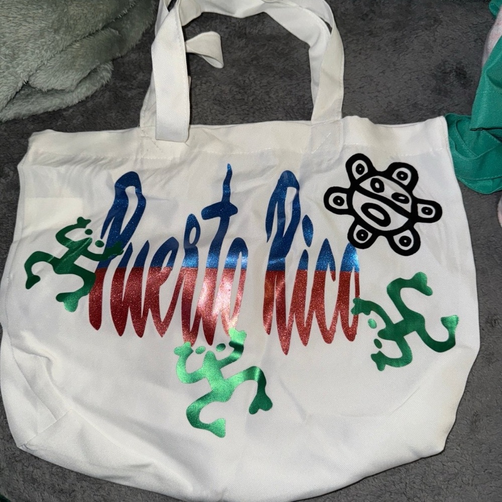 Stylish White Tote Bag with Puerto Rico Design